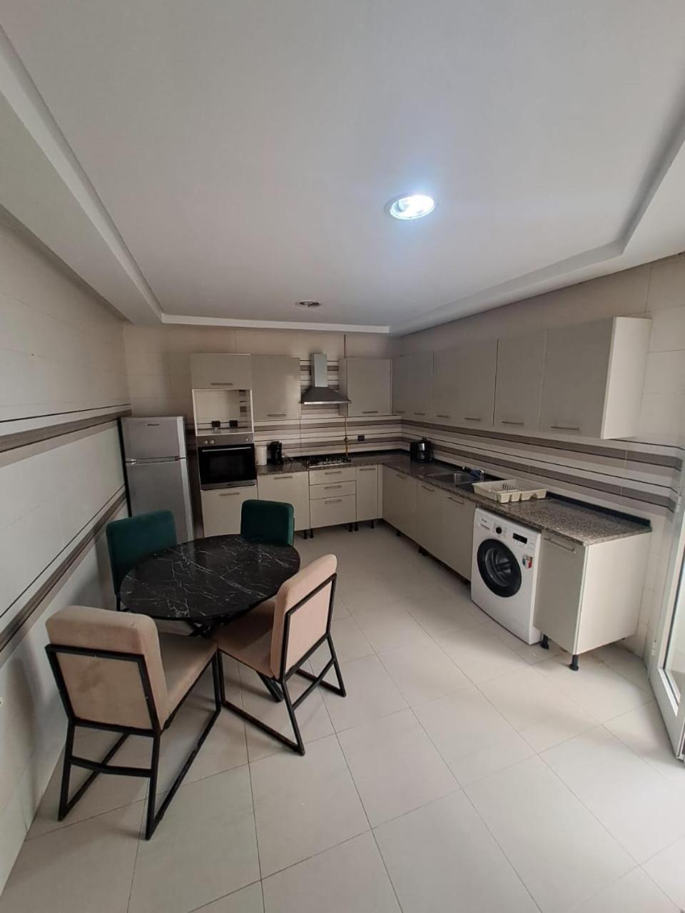 Apartment Joli S3 Jardin De Carthage Tunis